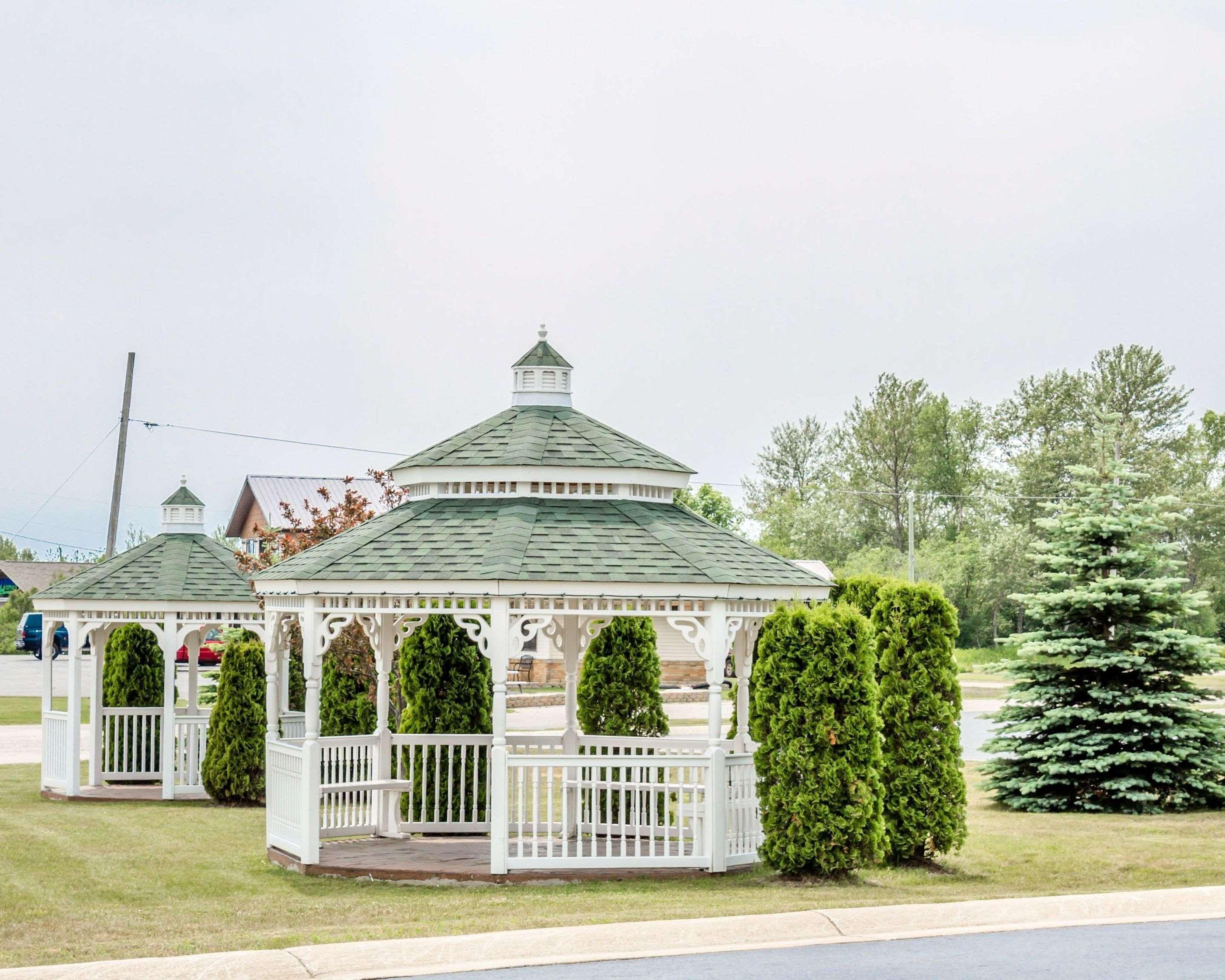 Quality Inn & Suites Manistique Exterior photo