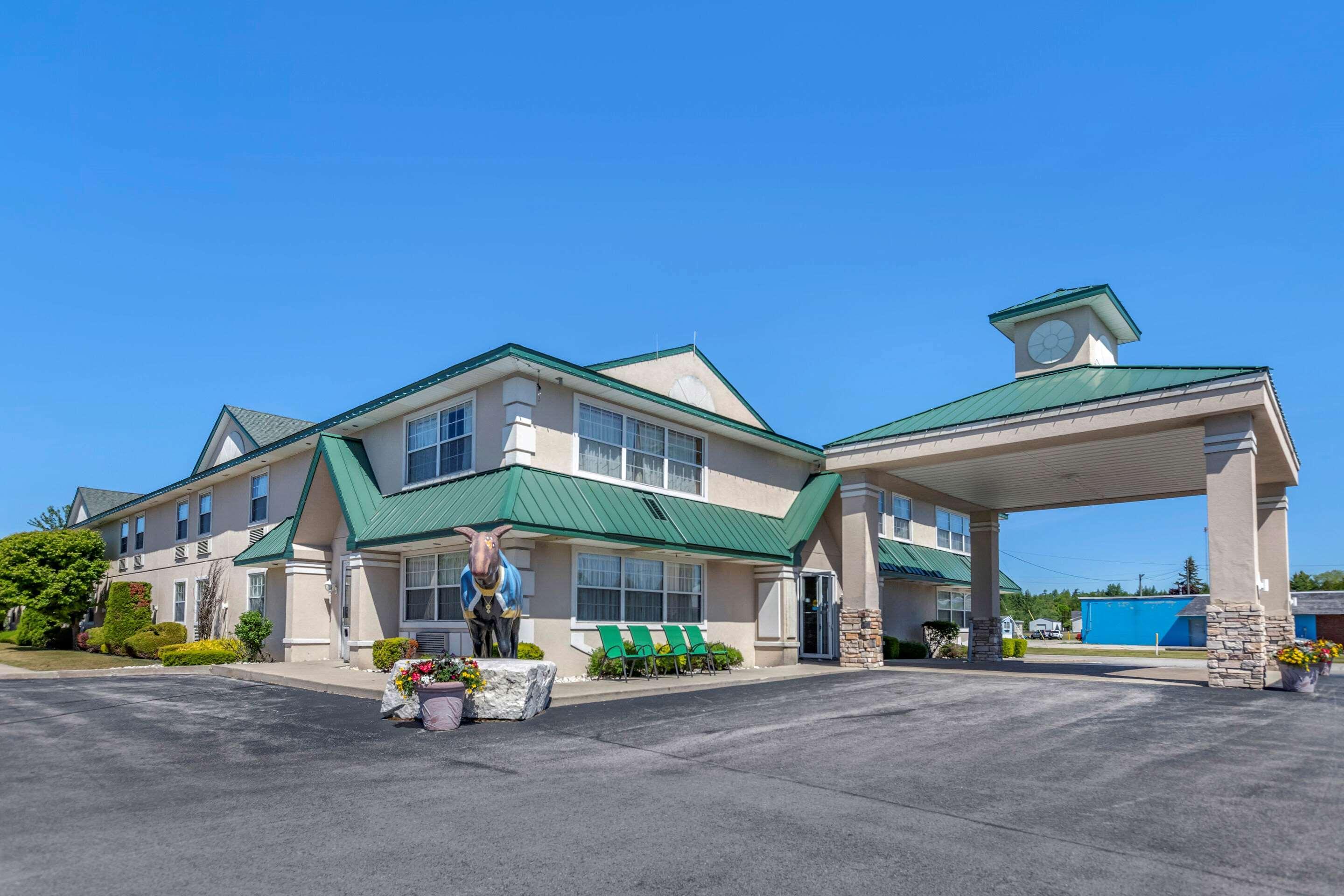 Quality Inn & Suites Manistique Exterior photo